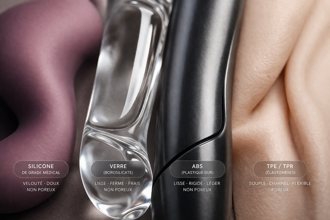 Un gros plan comparant les textures et les spécifications de quatre matériaux courants pour accessoires d'intimité : Silicone de grade médical, Verre (borosilicate), ABS (plastique dur) et TPE/TPR (élastomères).
