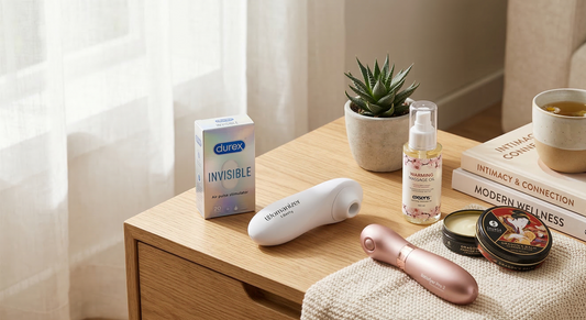 Assortiment de produits de bien-être intime et de cosmétiques sensoriels des marques Womanizer, Satisfyer, Durex, Exsens et Shunga.