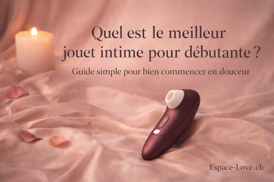 Guide Espace-Love.ch pour débutantes : un flat lay élégant d'un stimulateur clitoridien sur satin rose.